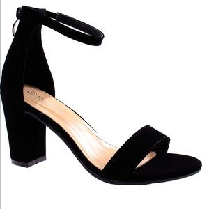 Women’s Chunky Heel Sandal With Ankle Strap